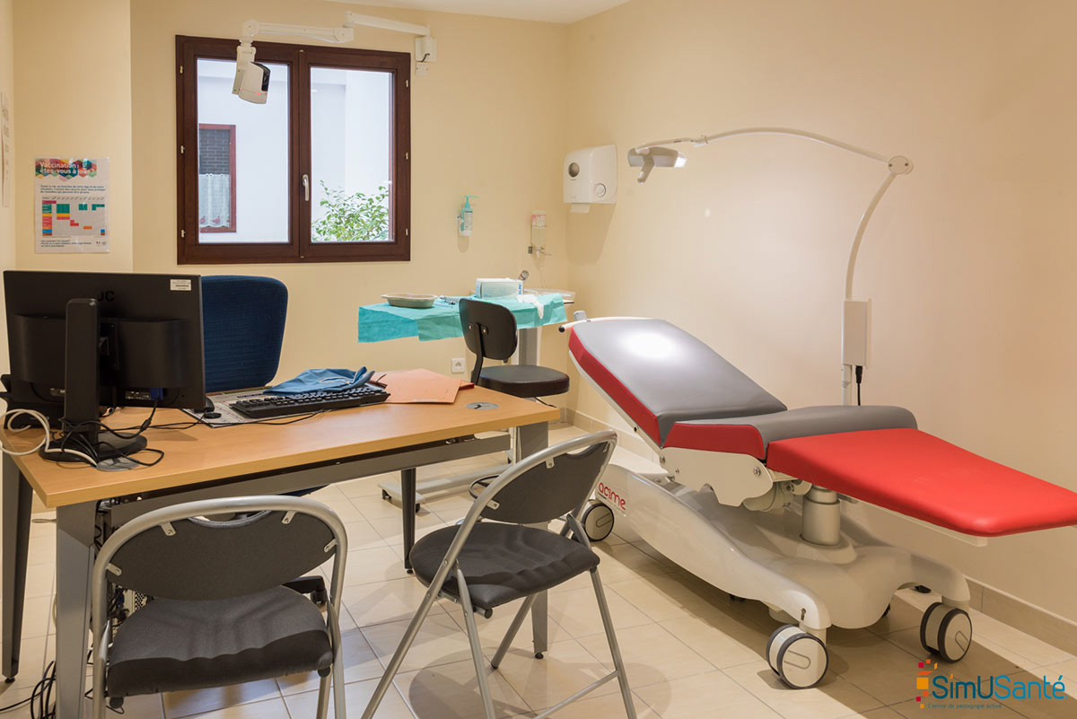 Prendre en charge efficacement seul ou avec un aide dans un cabinet dentaire, un patient présentant une urgence vitale en attendant les secours spécialisés.