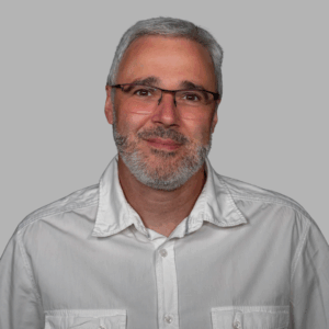 Photo d'Eric Dessenne, cadre supérieur de santé, référent escape game et e-learning à SimUSanté