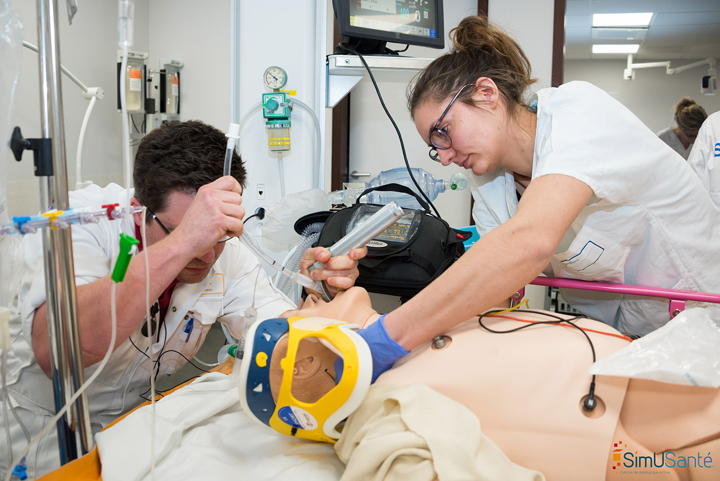 ˃ Prendre en charge en équipe, un patient nécessitant une intubation qui s’avère difficile en réanimation ou en pré-hospitalier.
˃ Repérer les signes prédictifs d’une intubation difficile en réanimation ou en pré-hospitalier en utilisant le matériel adapté à la situation clinique.